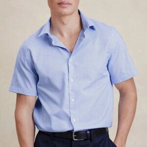 Banana Republic Factory Wrinkle Resistant Untucked Short Sleeve Dress Shirt